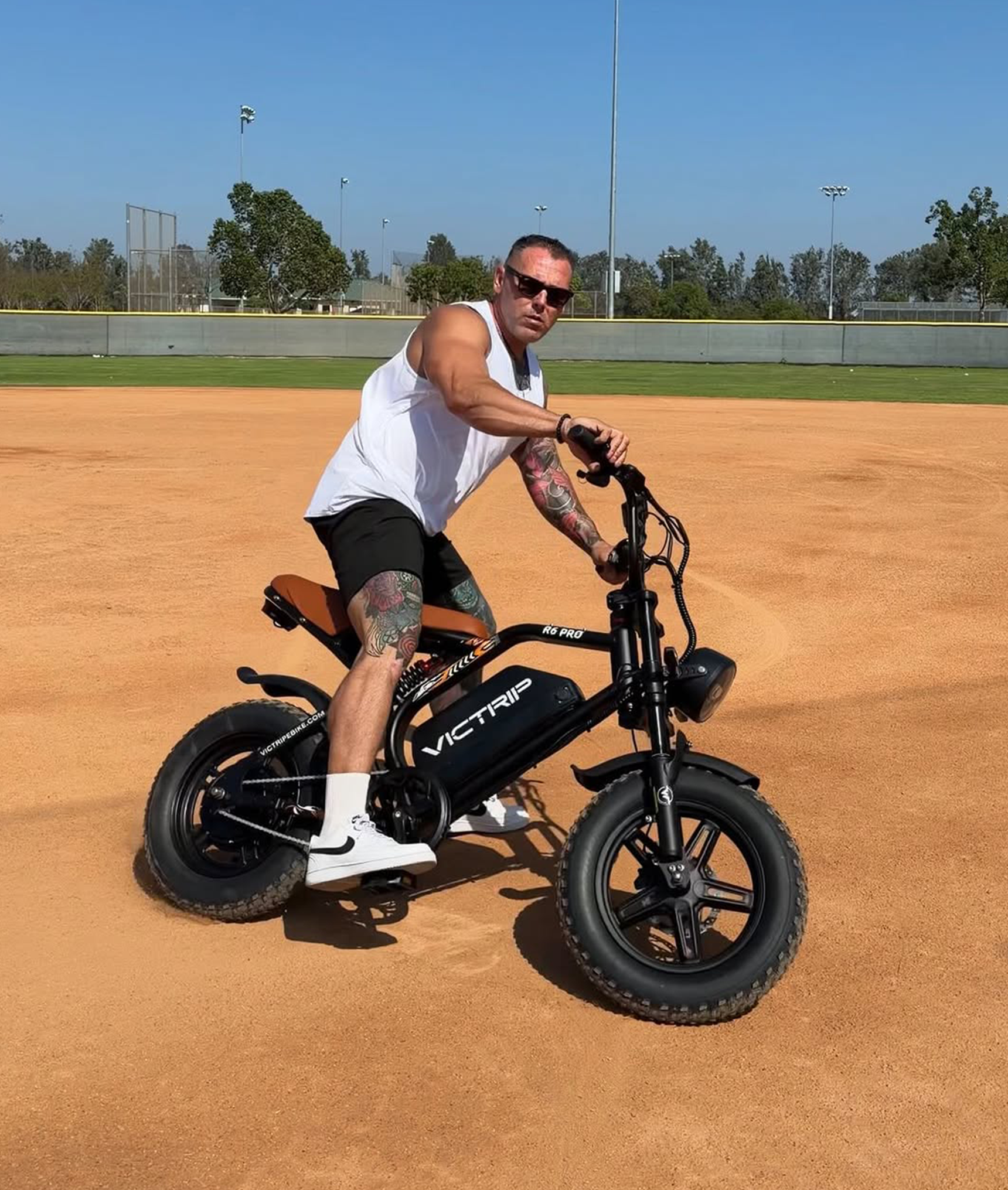 VICTRIP®R6 Pro - 1500W Full Suspension Moped Style EBike